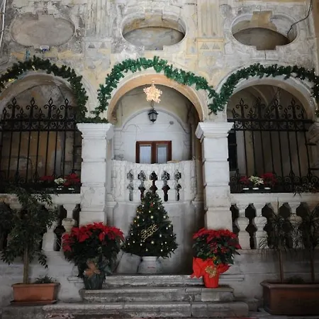 Sisters Bed and Breakfast 3*